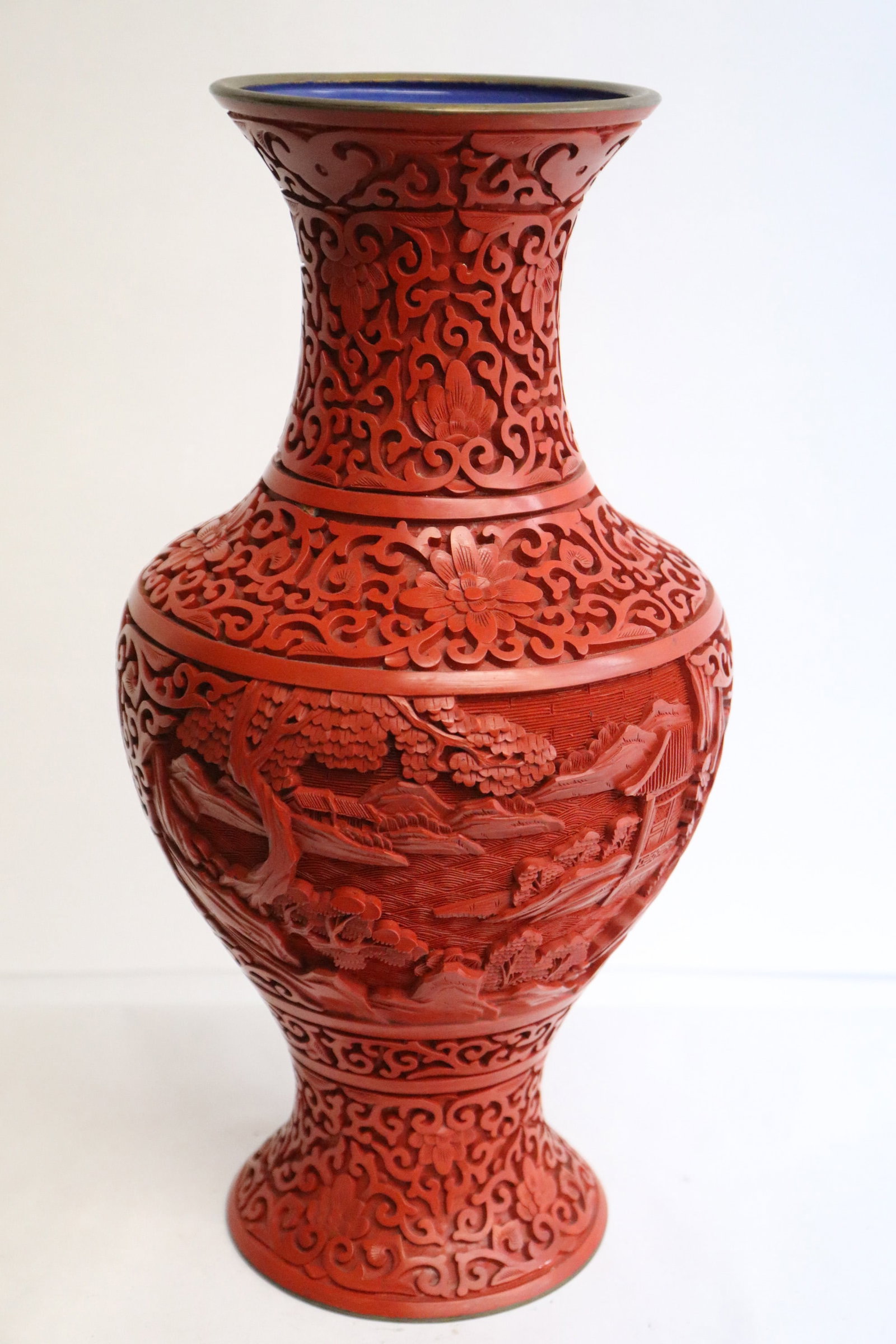 Vintage Chinese cinnabar vase: Vintage Chinese cinnabar vase, 12.25"x6.3"dia