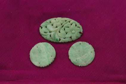 3 Chinese antique jadeite ornaments