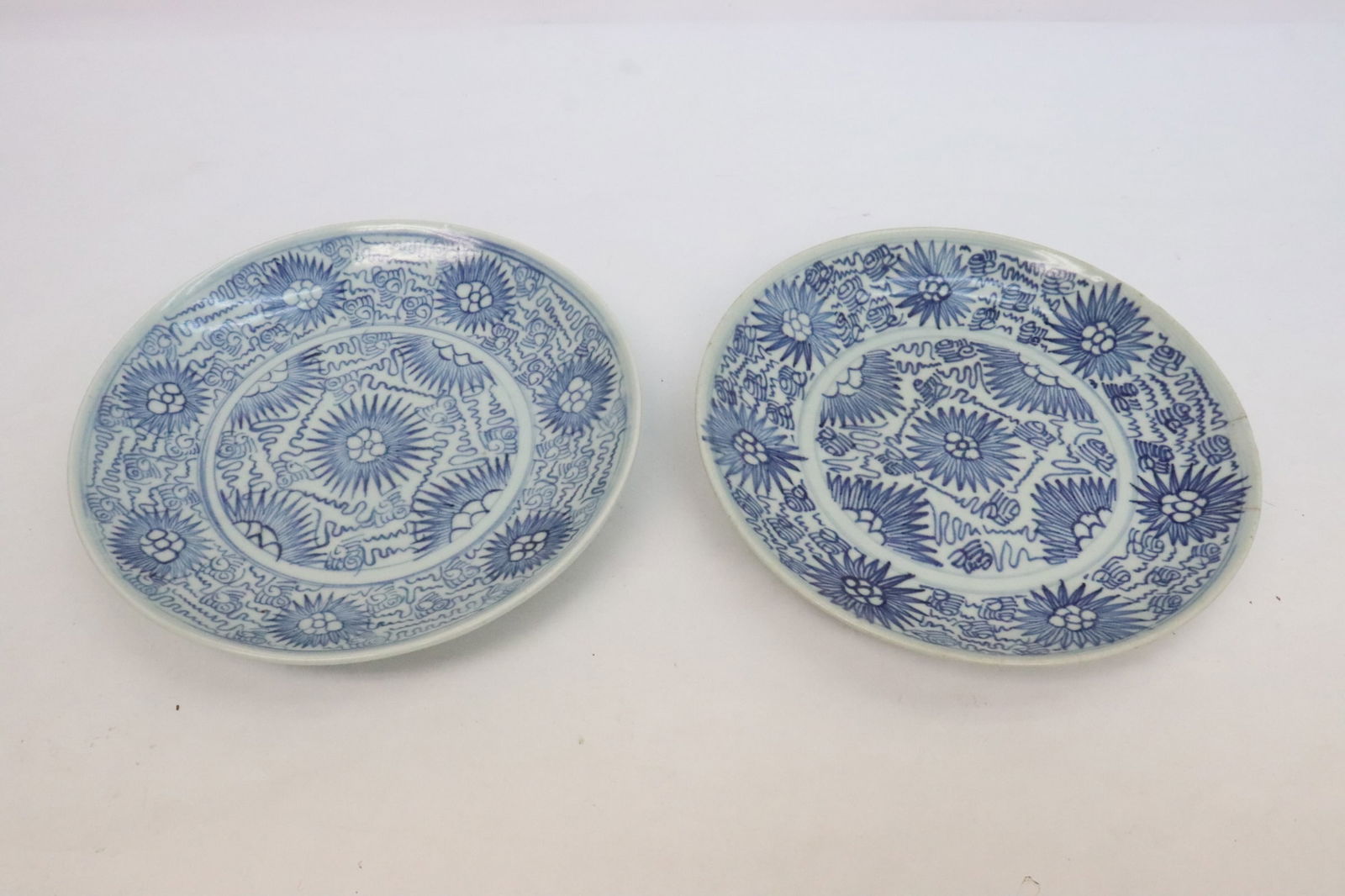 Pr Chinese early 18th c. porcelain plates, Yongzheng period, (1 of 11)