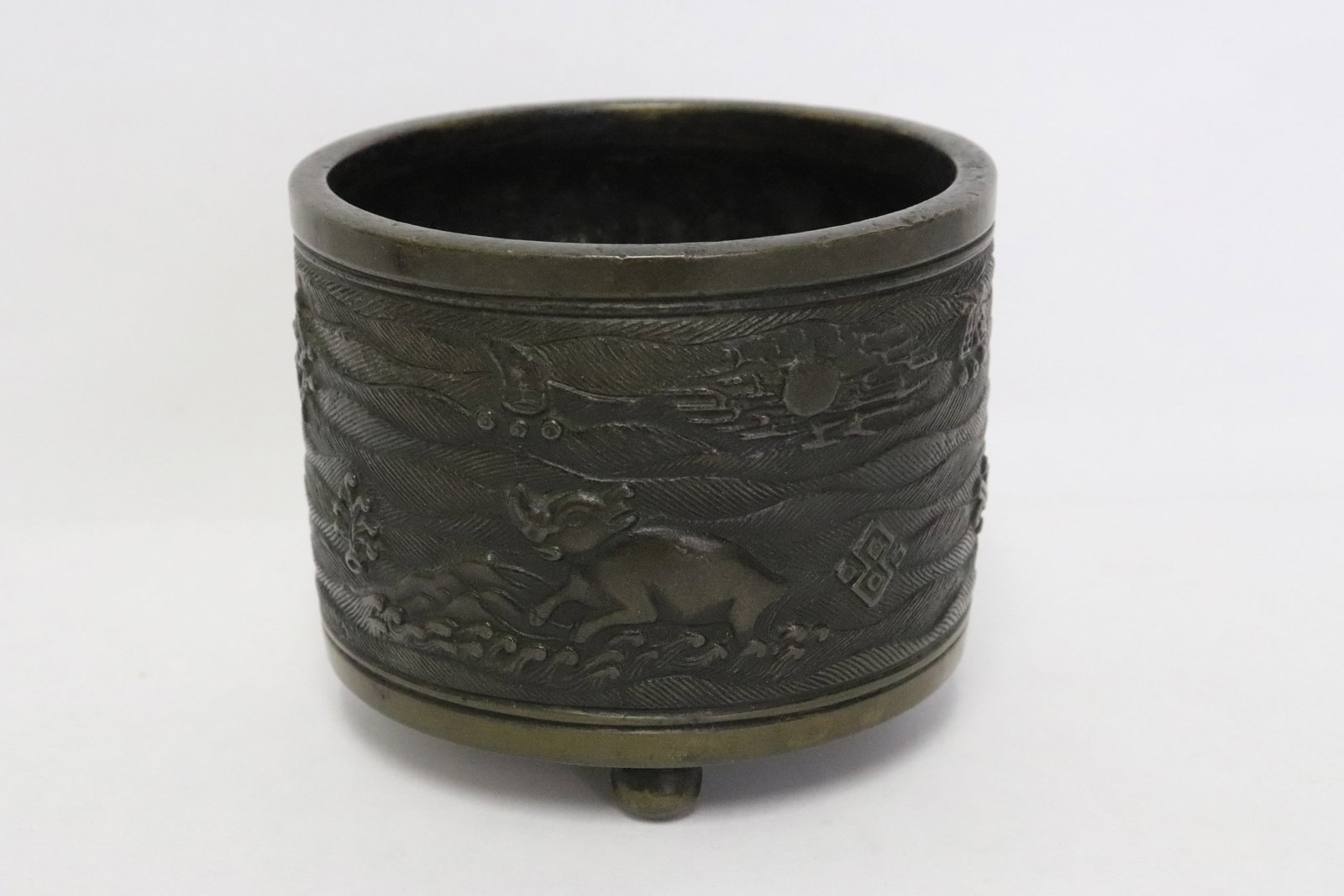 Chinese rare Ming bronze tripod censer (1 of 9)
