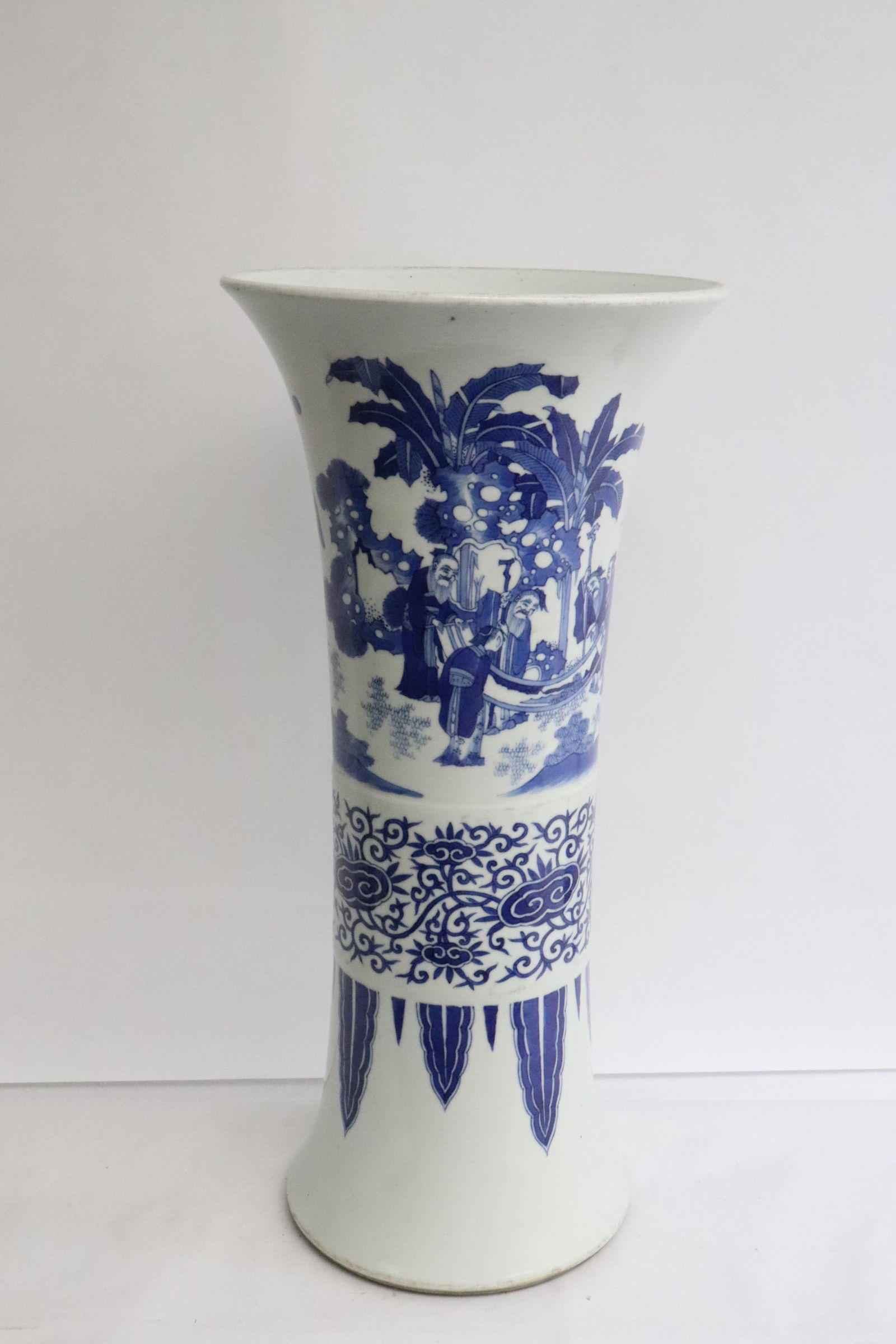Chinese 17th century massive blue and white vase (1 of 12)