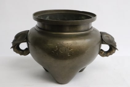 Chinese 17th c. large bronze censer w/ silver wire inlaid