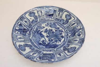 Ming blue and white porcelain charger, Wanli period