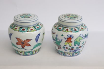 Pair Chinese wucai porcelain tea caddies