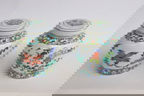 Pair Chinese wucai porcelain tea caddies: Pair Chinese wucai porcelain tea caddies, 4.3"x4.1"dia ea