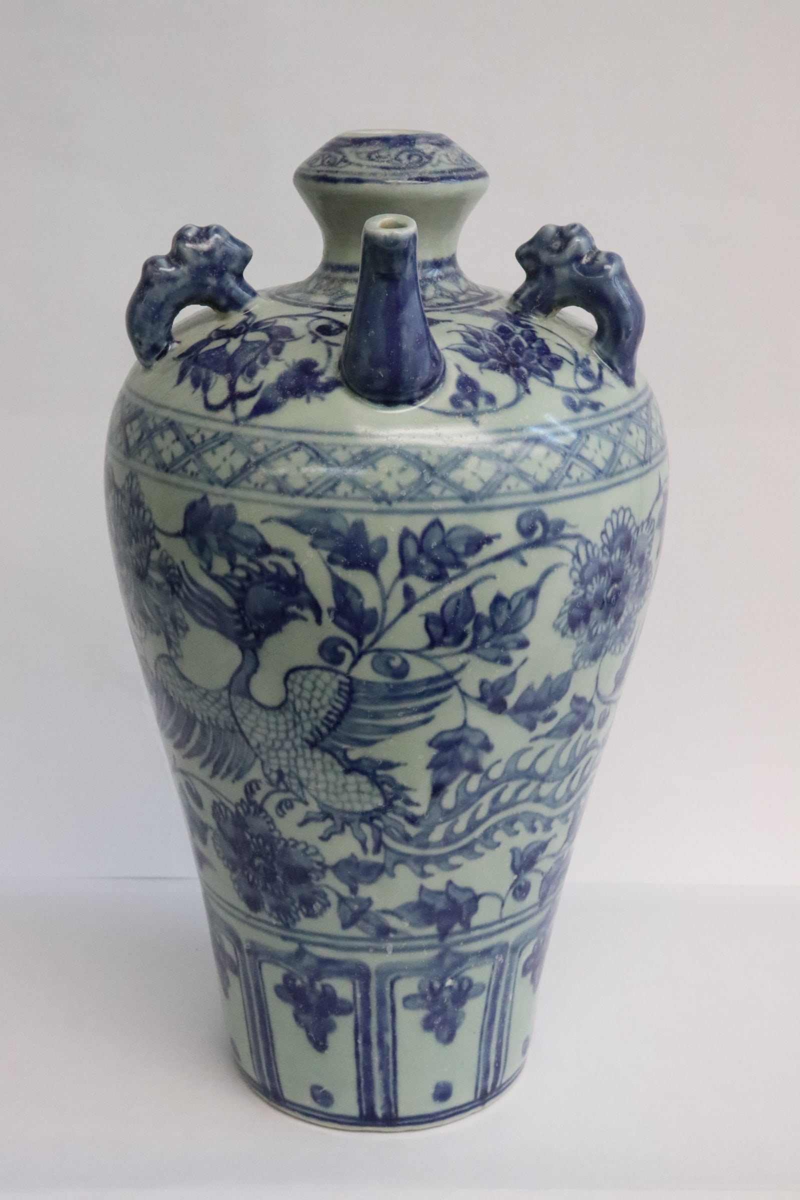 Chinese blue and white porcelain wine server: Chinese blue and white porcelain wine server, 14.35"x8.6"x8.25"