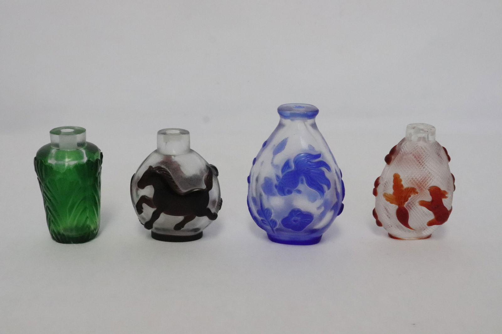 4 overlay Peking glass snuff bottles (1 of 9)