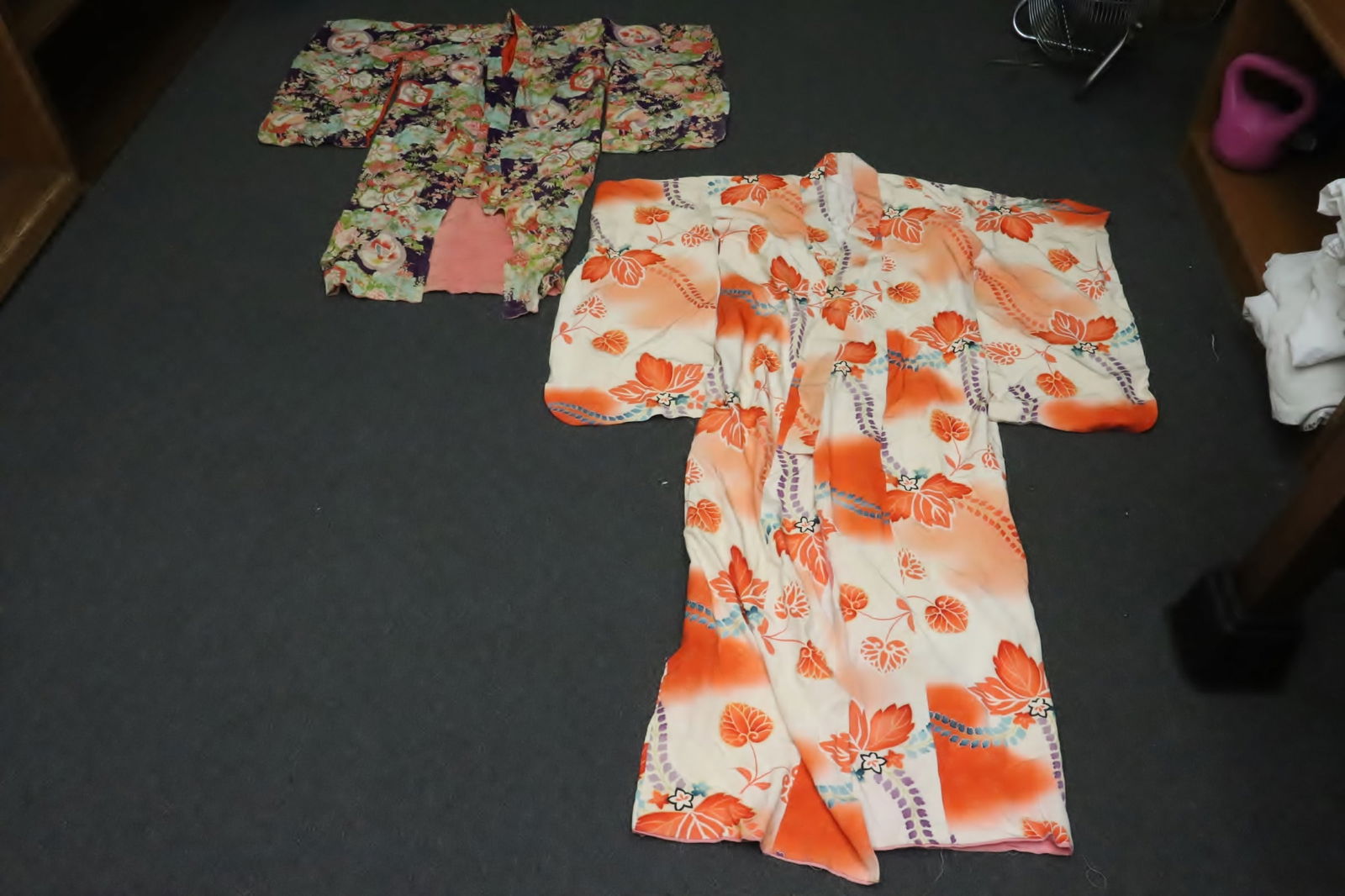 2 vintage Japanese silk kimono: 2 vintage Japanese silk kimono, 46.6"L, 61.3"L