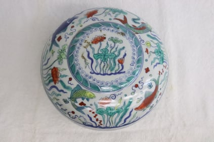 Chinese doucai porcelain covered box