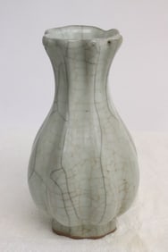 A Song style crackleware porcelain vase