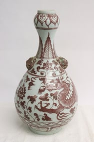 Chinese red and white porcelain garlic top vase