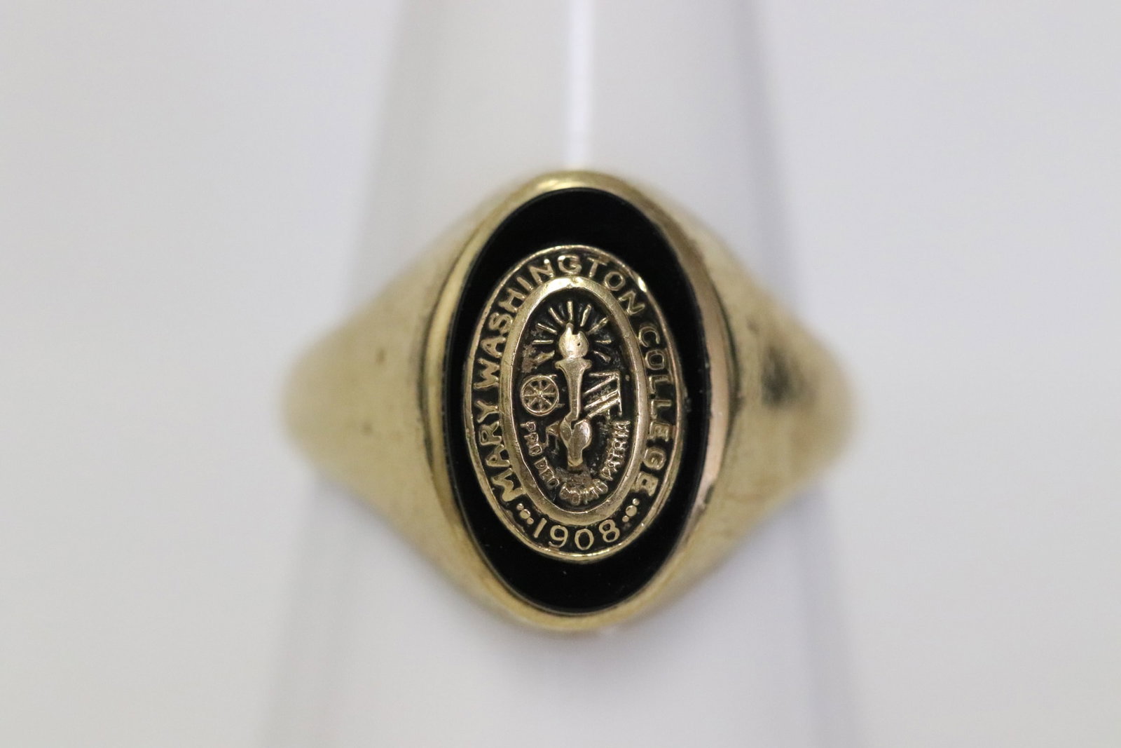 10K Y/G ring, mark on top Mary Washington college, 1908 (1 of 8)