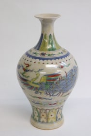 Chinese wucai porcelain vase