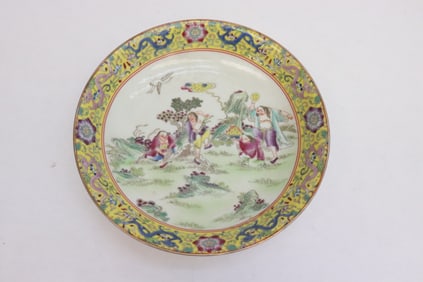 A beautiful famille rose porcelain plate
