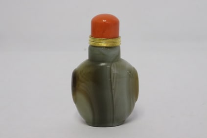 A banded agate snuff bottle