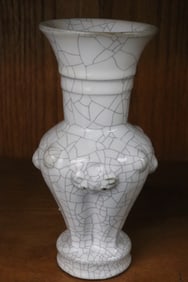 Song style crackleware porcelain vase