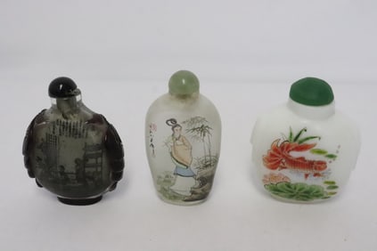 3 glass snuff bottles