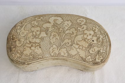 A Song style white earthenware pillow