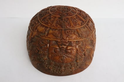 A possible resin carving in human skull motif