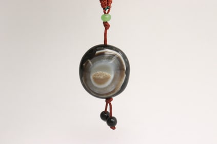 A genuine Tibetan single eye agate dzi bead w/ necklace