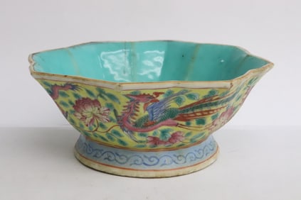 Chinese late 19th century famille rose porcelain bowl