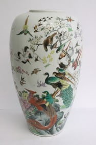 Chinese 19th century famille rose porcelain jar