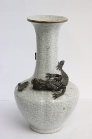 Chinese vintage crackleware porcelain vase