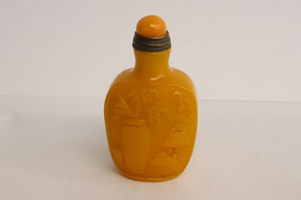 Chinese 19th c. yellow Peking glass snuff bottle