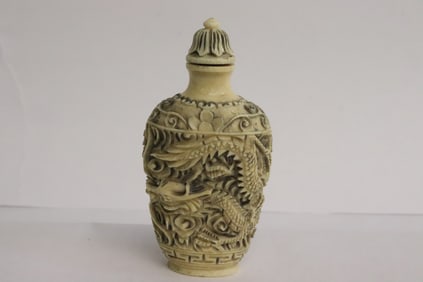 Chinese bone carved snuff bottle