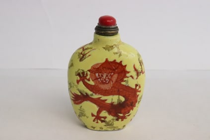Chinese vintage yellow background porcelain snuff bottle