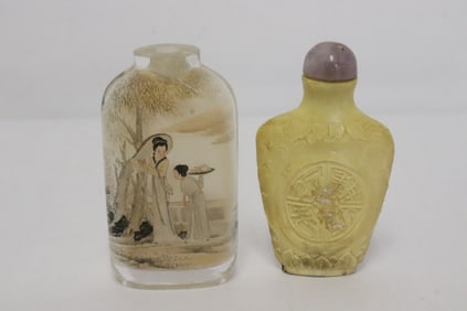 2 vintage snuff bottles