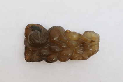 Chinese 19th century agate carved pendant