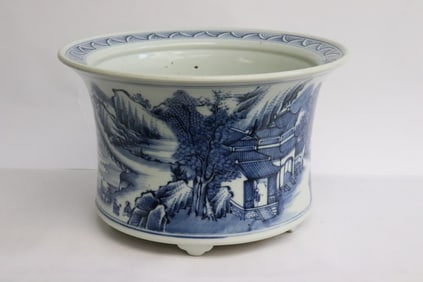 Chinese 18th century blue & white porcelain planter
