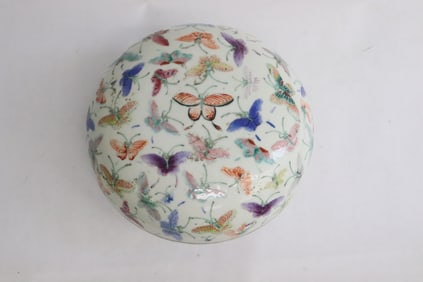 19th c. porcelain covered box, Guangxu mark & of the period
