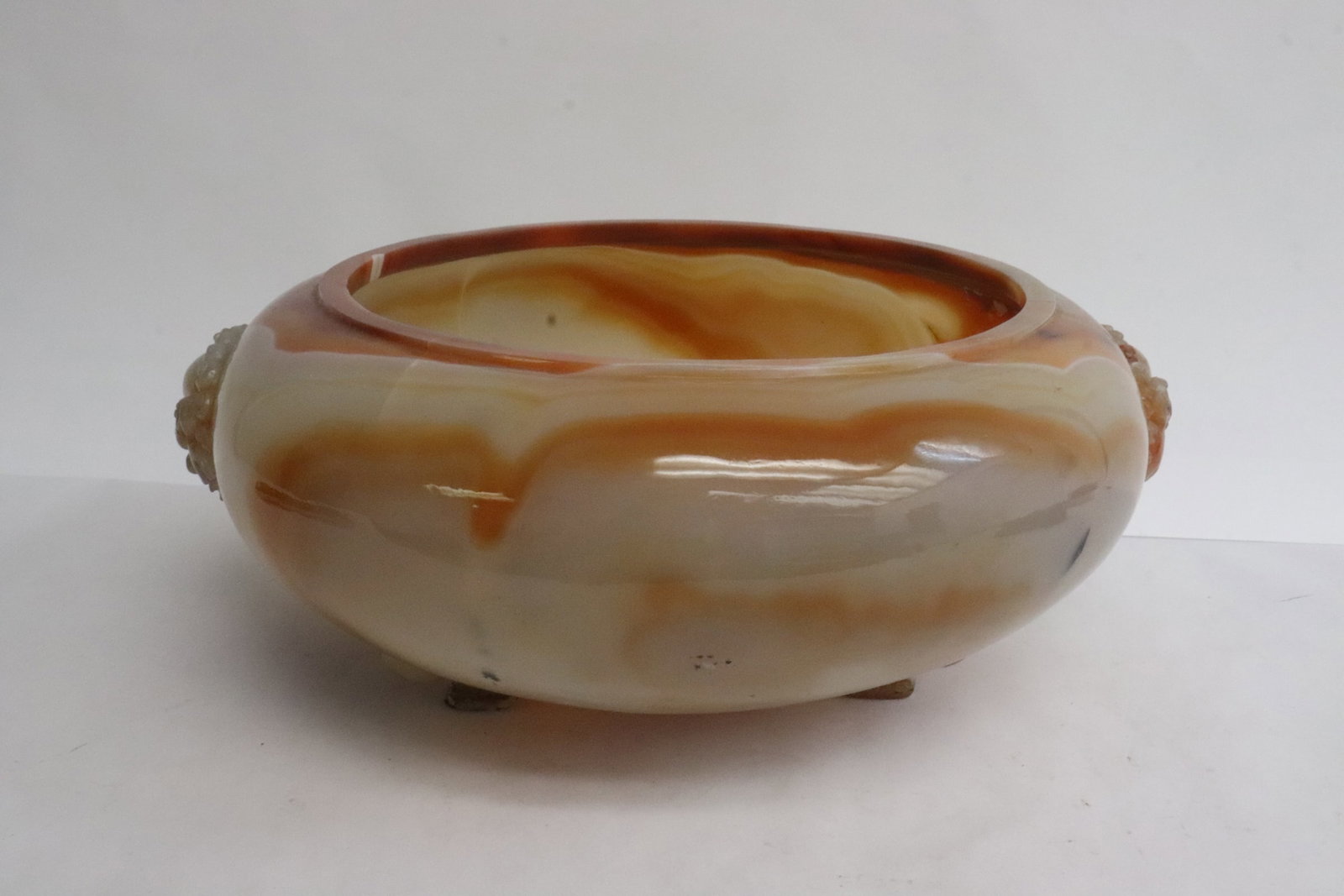 early 20th century agate carved brush wash: Beautiful early 20th century agate carved brush wash with qilin motif handles, 3.85"x9.8"x8.8"