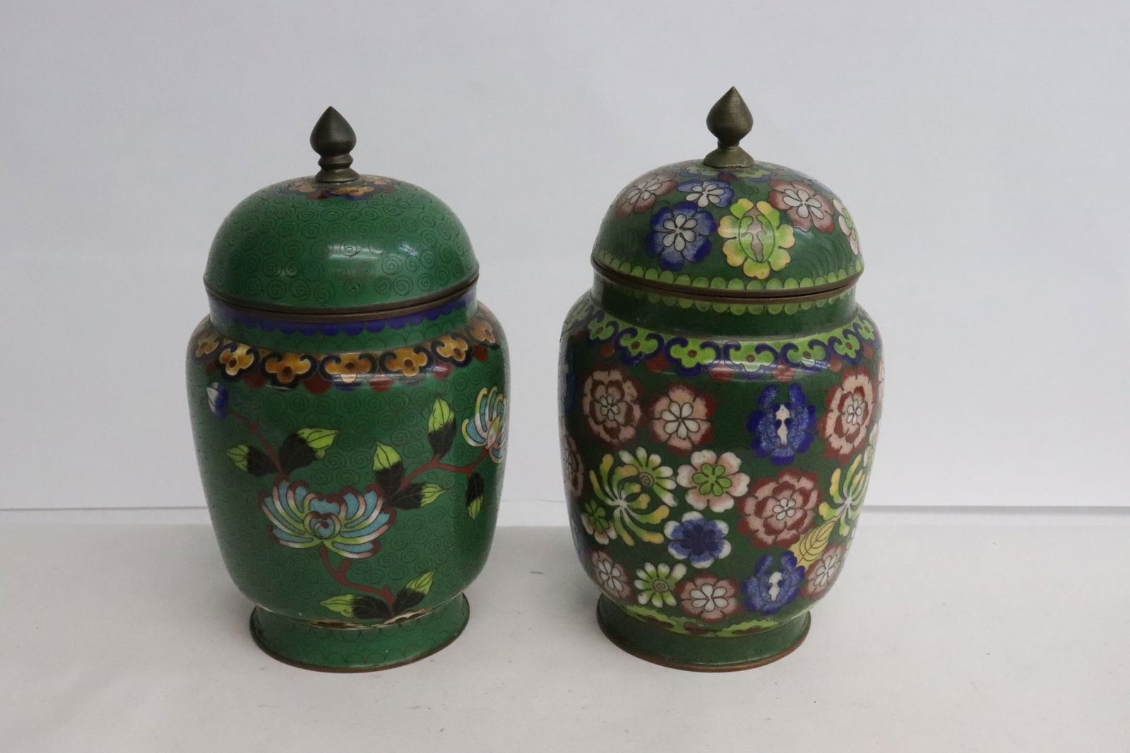 Pair Chinese 19th c. cloisonne enamel covered jars: Pair Chinese 19th century cloisonne enamel covered jars, one base has minor chip, 7.3"x4.3"dia ea