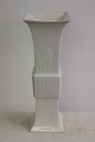 Chinese Dehua blanc de shin porcelain beaker vase