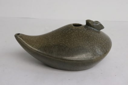 Chinese vintage crackleware porcelain water dripper