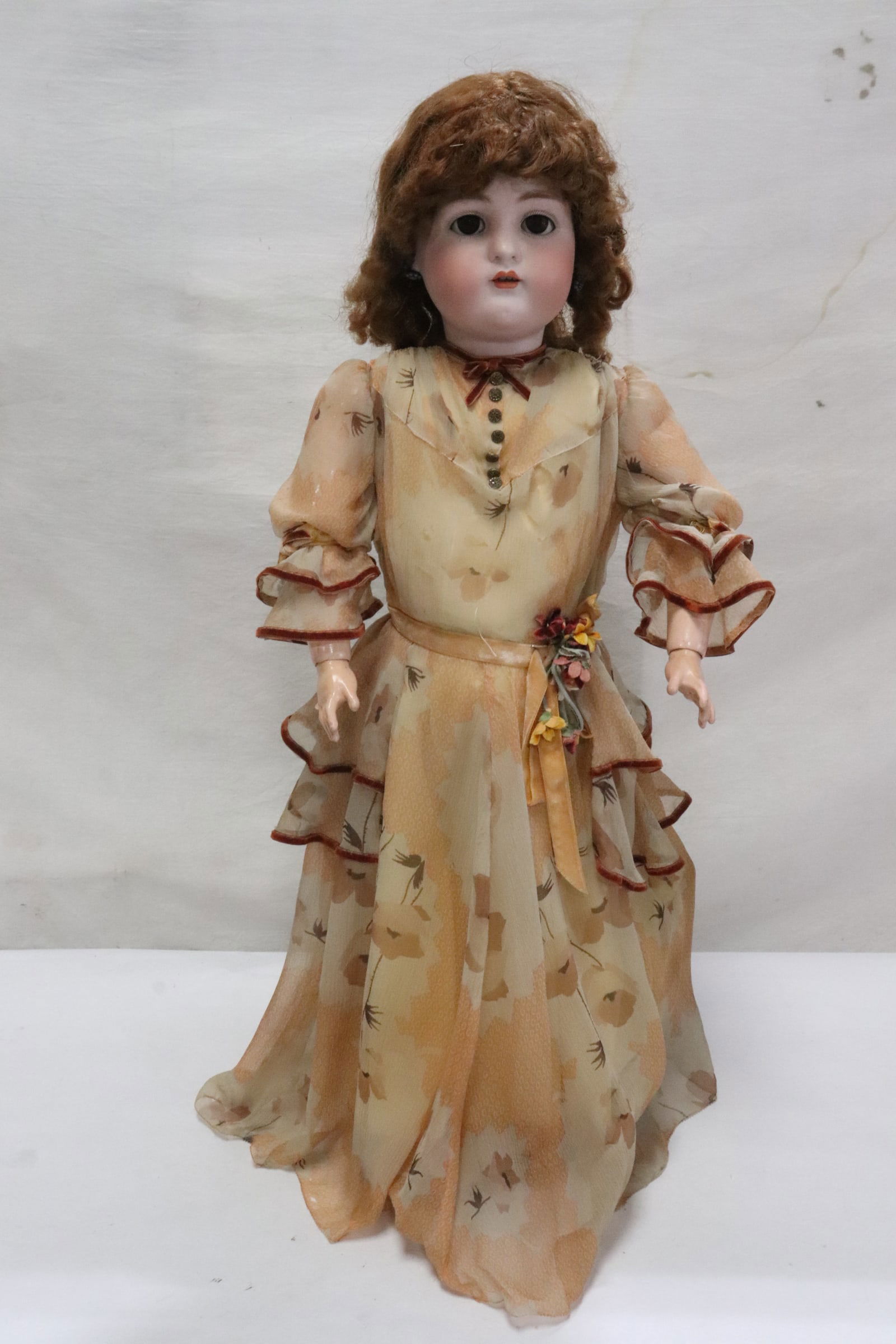 Antique German Kammer & Reinhardt bisque head doll: Antique German Kammer and Reinhardt bisque head doll, 28.2"H