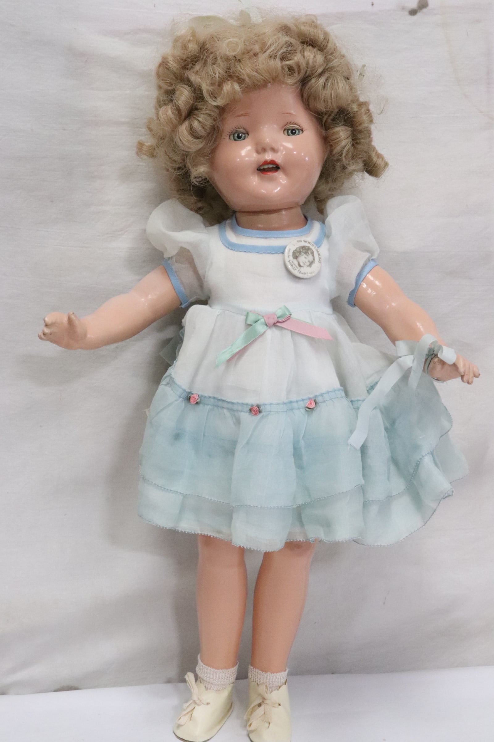 A beautiful original Shirley Temple doll: A beautiful original Shirley Temple doll, 23"H