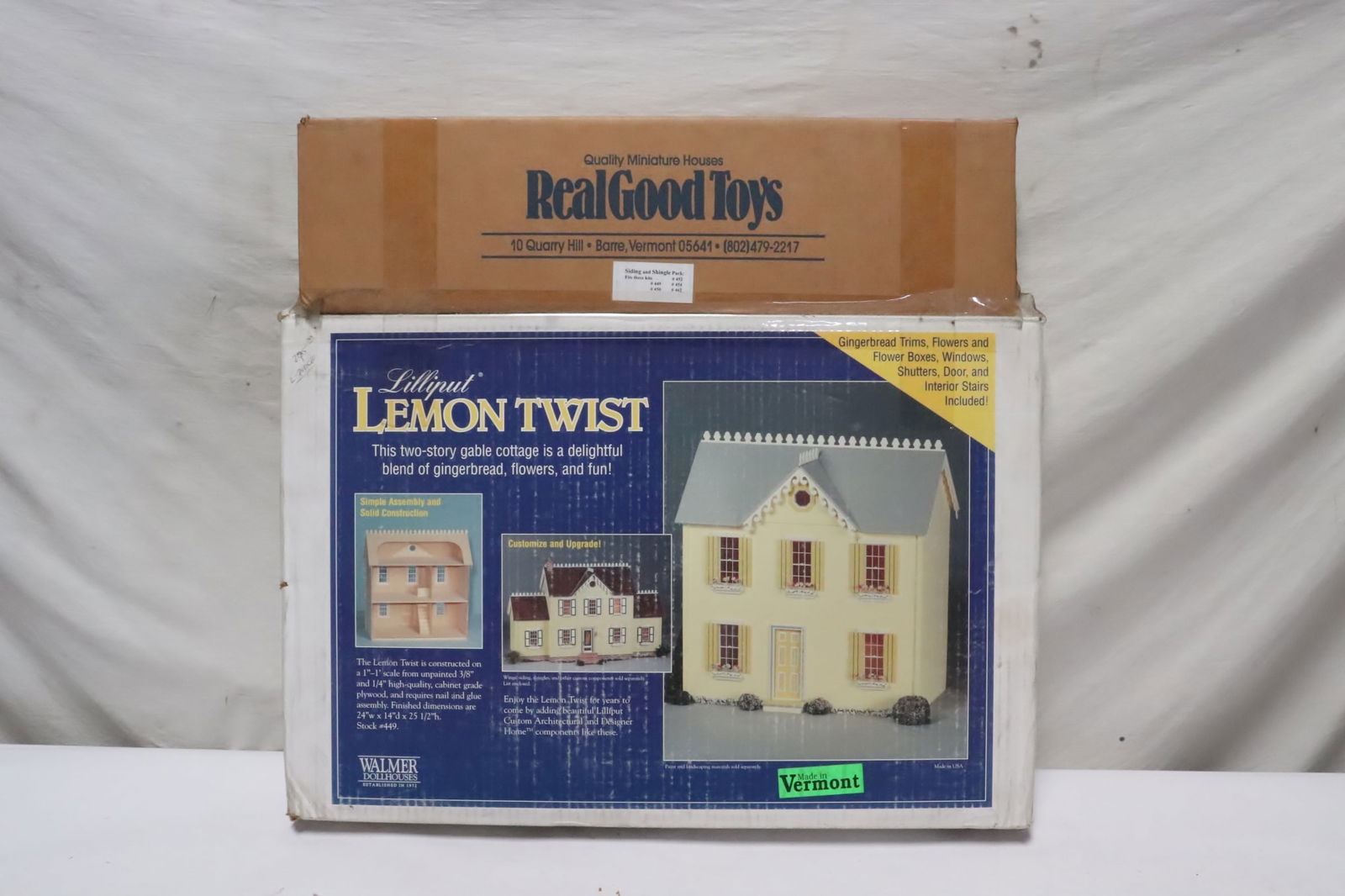 A Lilliput dollhouse "lemon twist", new in box: A Lilliput dollhouse "lemon twist", new in box (25.6"x27.3"x2.85")