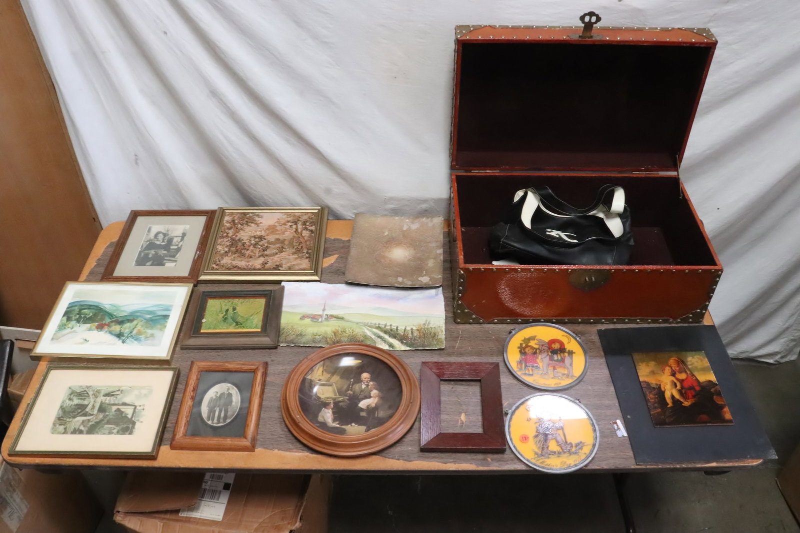 Vintage suitcase with content: Vintage suitcase with content, 9.6"x22.7"x14"