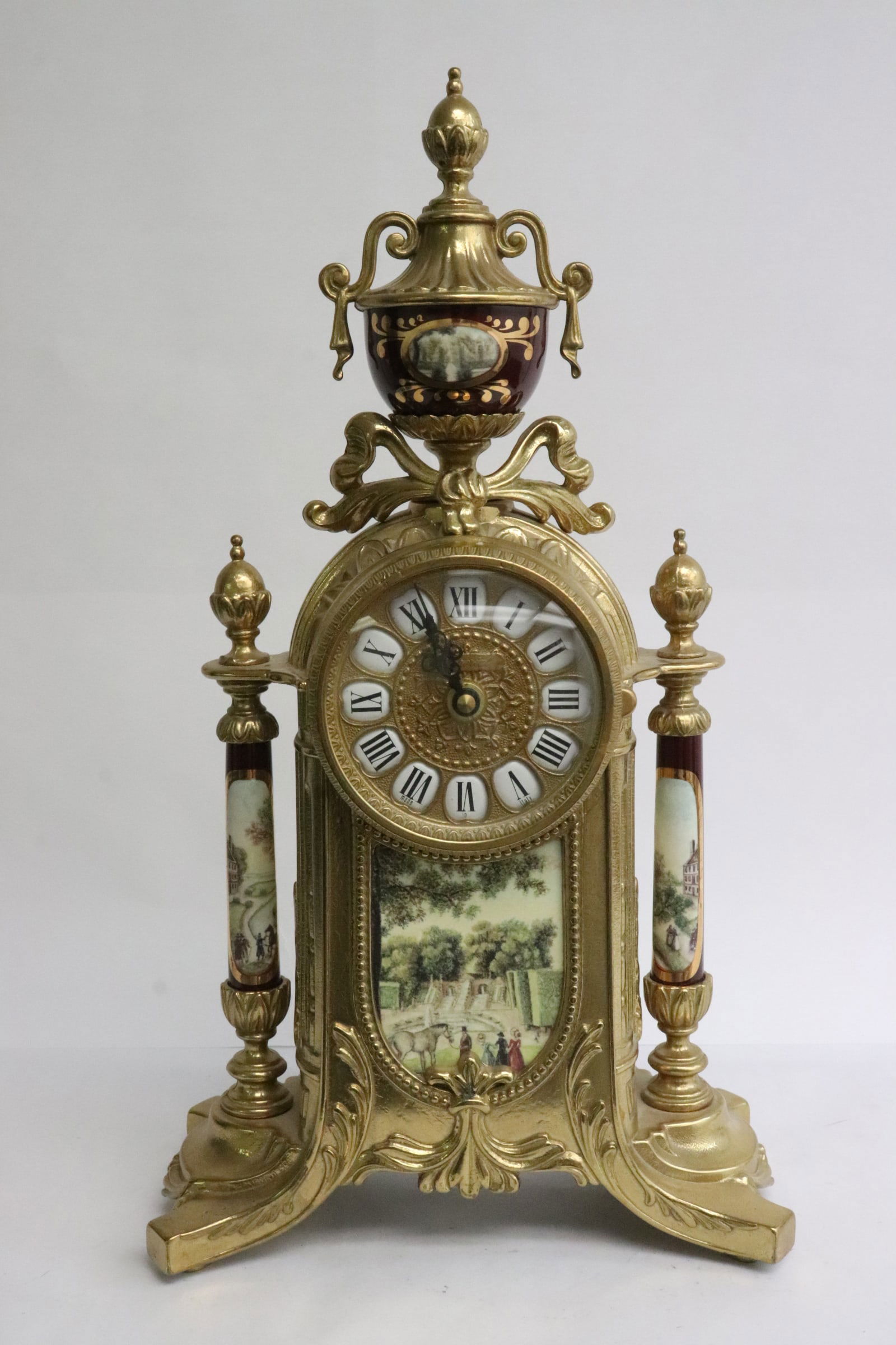 Fancy brass cased table clock (1 of 8)