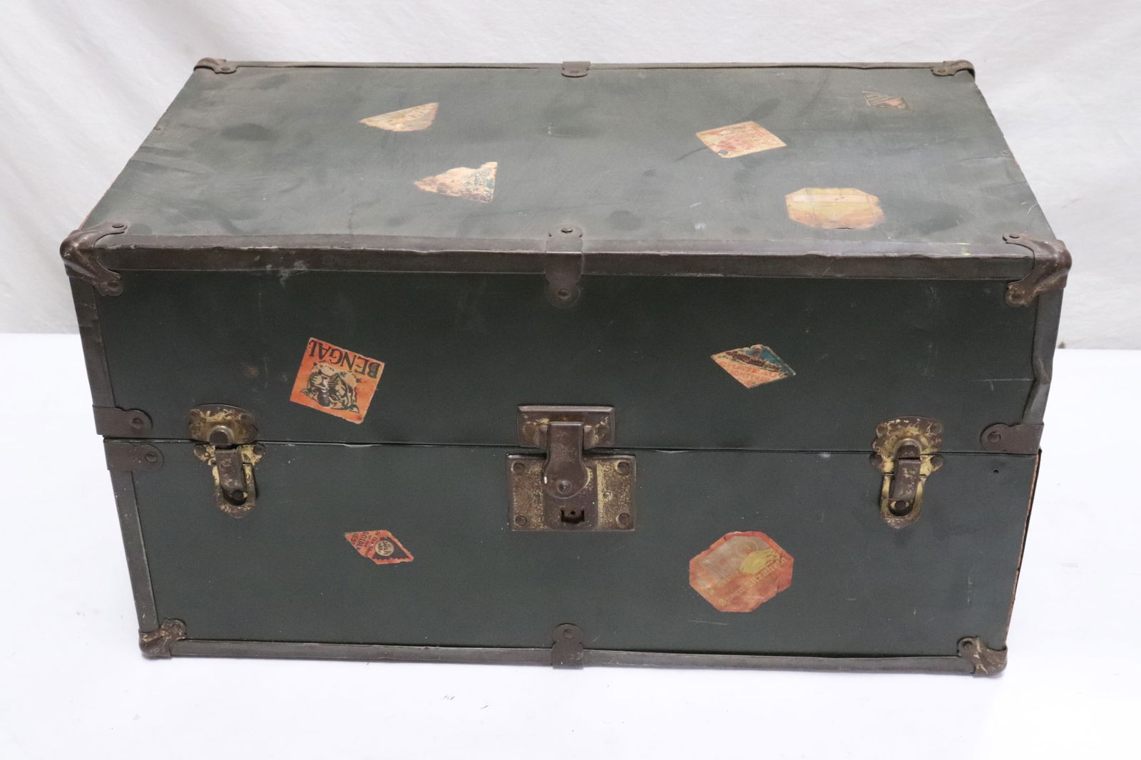 Vintage doll trunk (1 of 7)