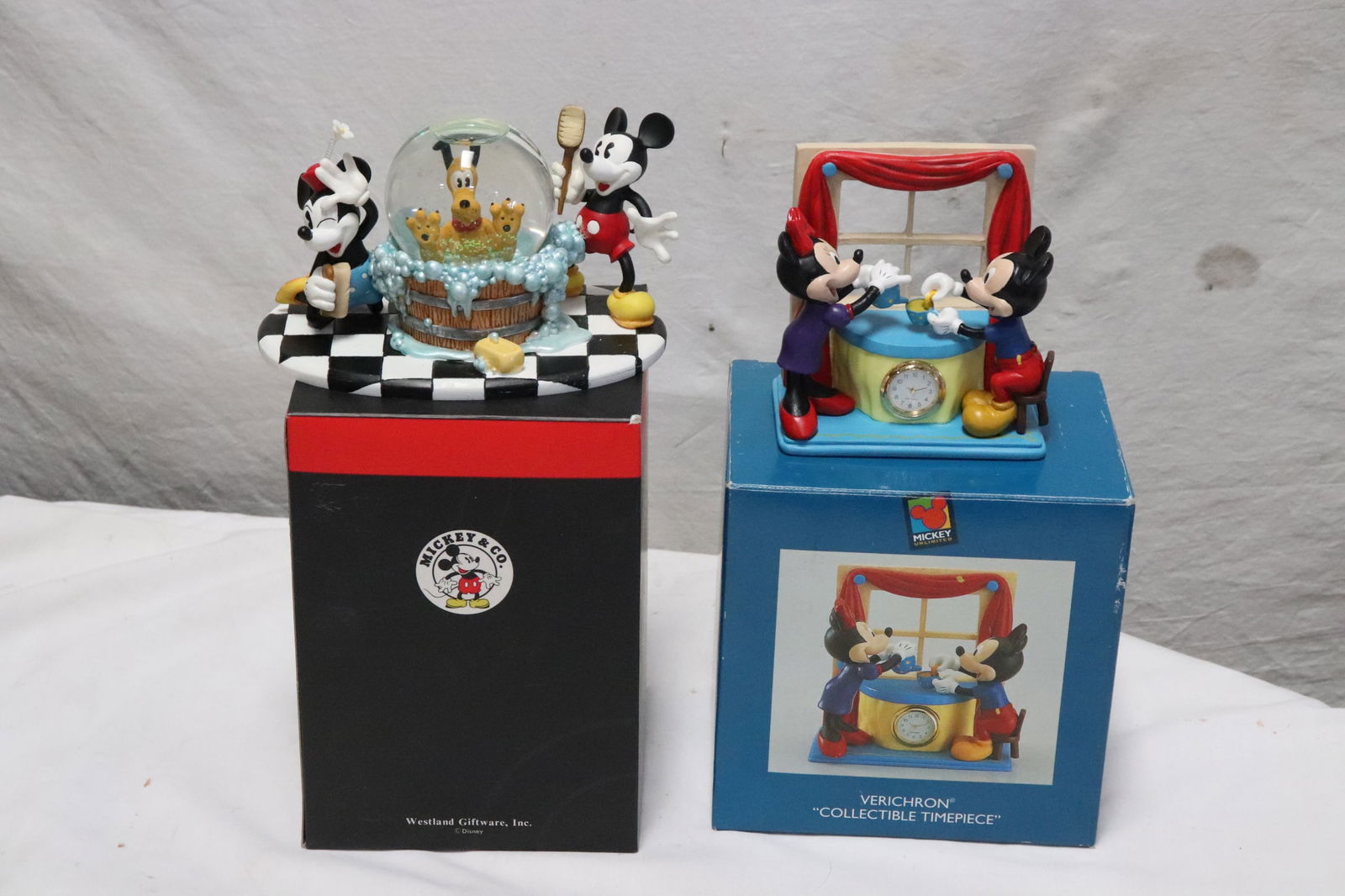 2 Disney Mickey and Minnie table ornaments (1 of 10)