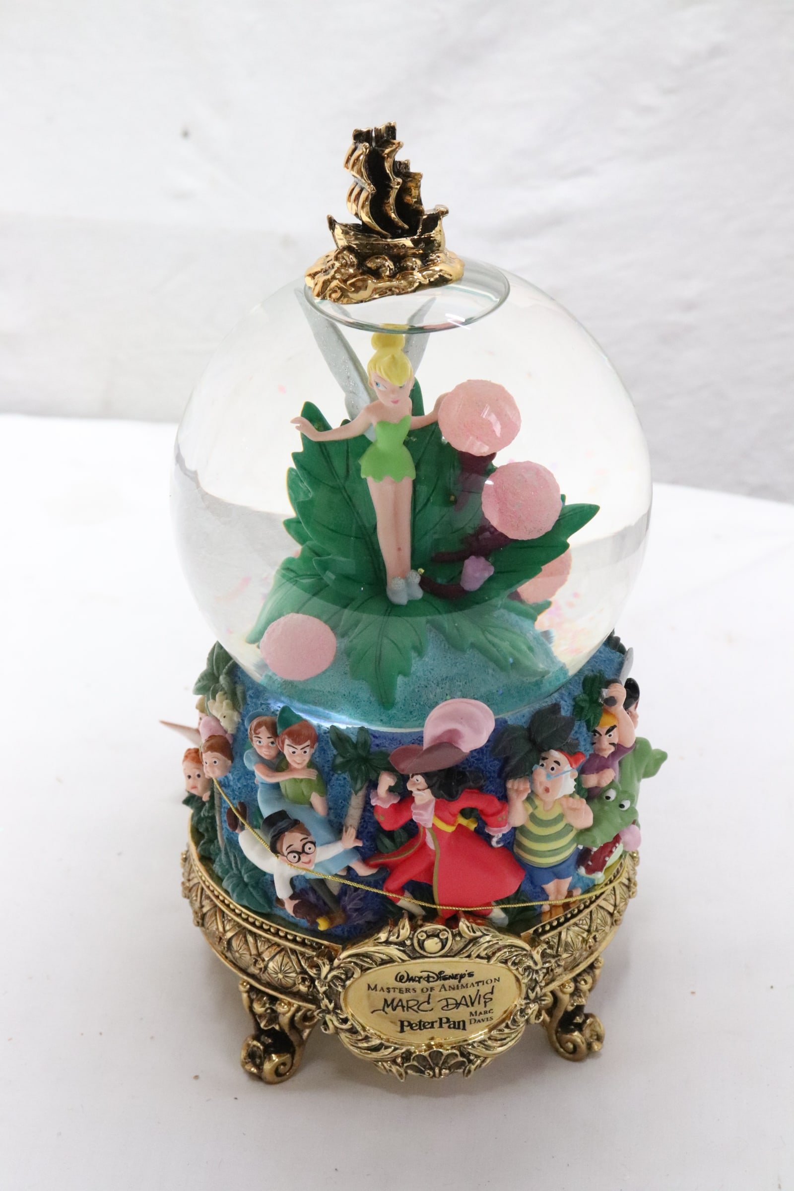 Disney musical automaton snowglobe "Tinkerbell": Disney musical automaton snowglobe "Tinkerbell", 9.3"x4.9"dia (box:7.3"x12"x7.15")