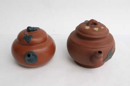2 Chinese Yixing teapots