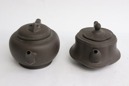 2 Chinese Yixing teapots