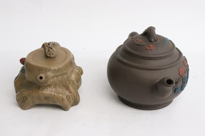 2 Chinese Yixing teapots