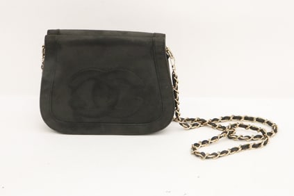 Lady's black shoulder bag